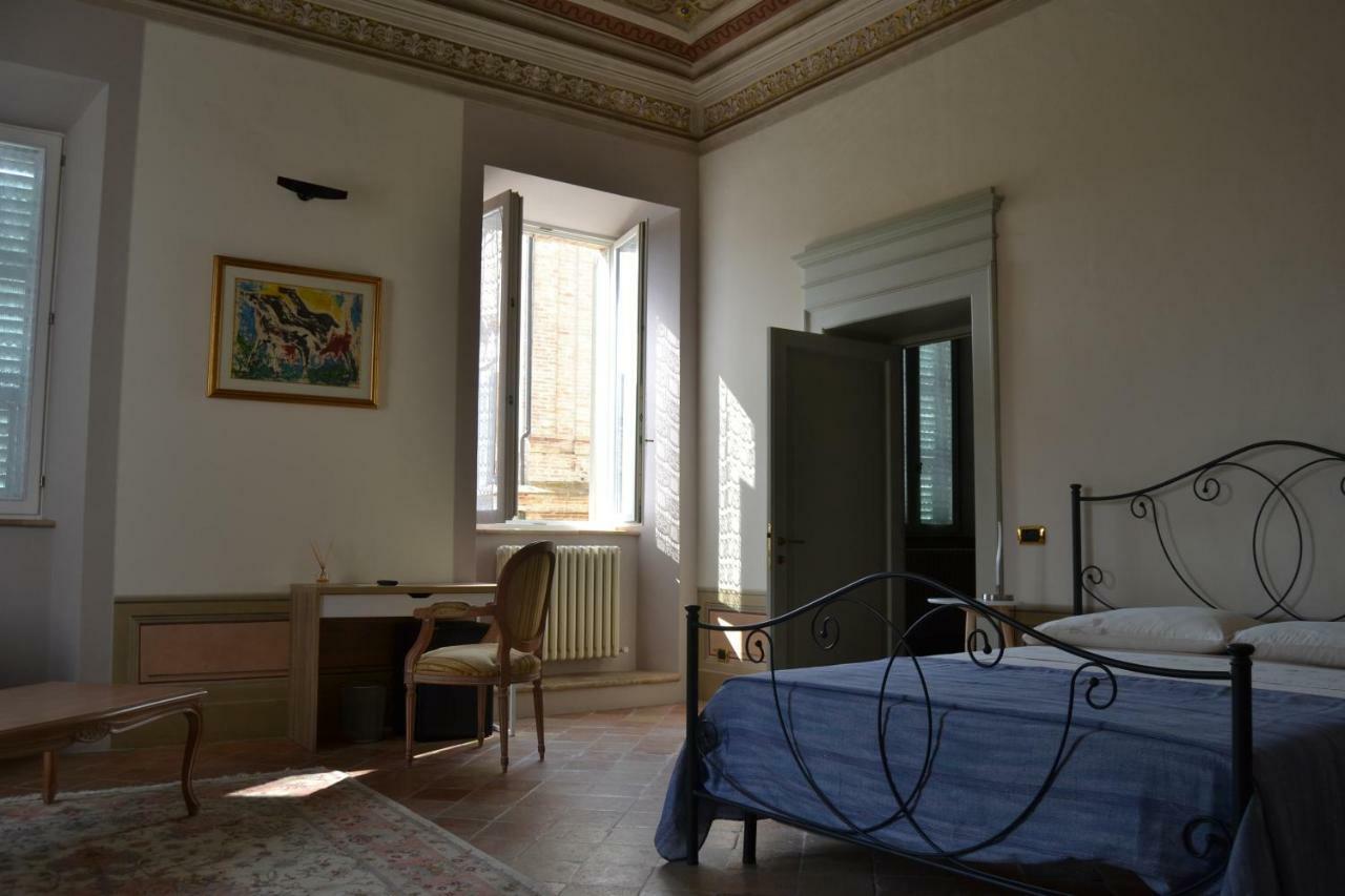 Palazzo Roberti Hotel Monte San Giusto Exterior foto